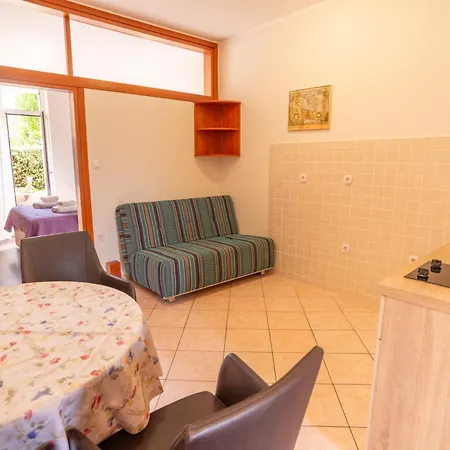 Gostinjska kuća Marija 4*